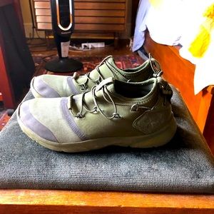 Boys Under Armour sneakers